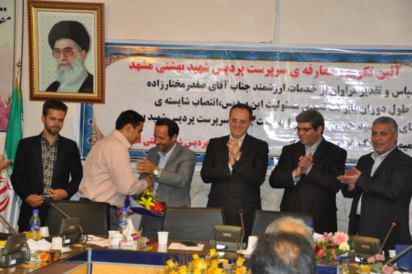 دکتر مهر محمدی در آیین معارفه ی سرپرست پردیس شهید بهشتی مشهد:

ایجاد فرصت های آزاد اندیشی دانشجو معلمان، از مطالبات جدی دانشگاه فرهنگیان است 2