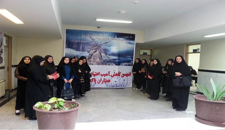 بازدید جمعی از دانشجویان از نمایشگاه "انجمن کاهش آسیب اعتیاد" شهرستان کوثر