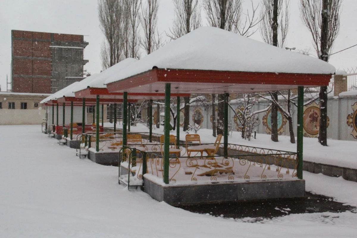 گزارش تصویری از اخرین روزهای برفی 94 در پردیس بنت الهدی صدر