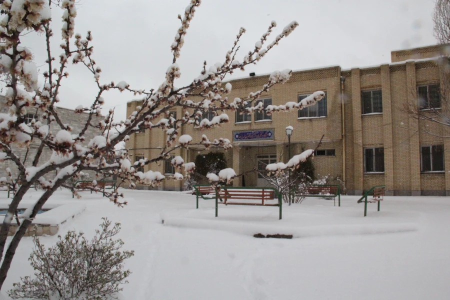 گزارش تصویری از اخرین روزهای برفی 94 در پردیس بنت الهدی صدر