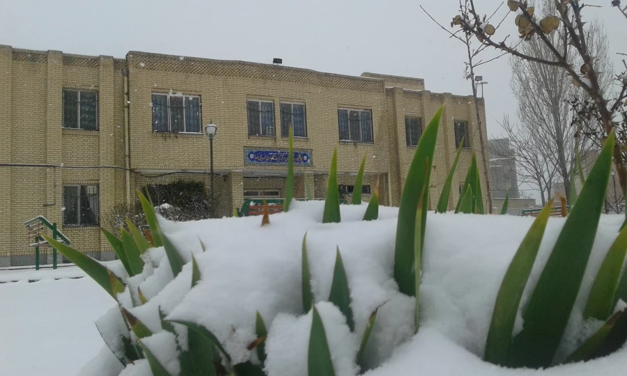 گزارش تصویری از اخرین روزهای برفی 94 در پردیس بنت الهدی صدر