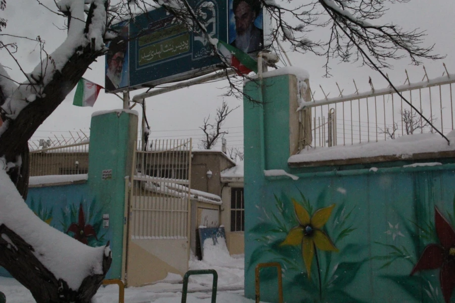 گزارش تصویری از آخرین روزهای برفی 94 در پردیس بنت الهدی صدر اردبیل