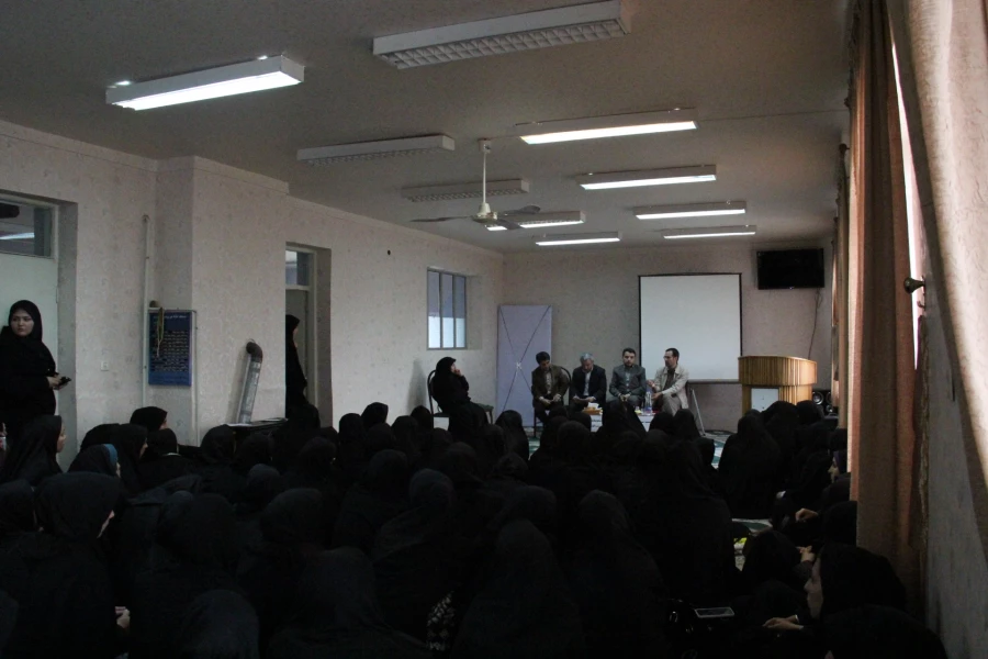 نشست مسئولین اداره کل آموزش و پرورش با دانشجومعلمان