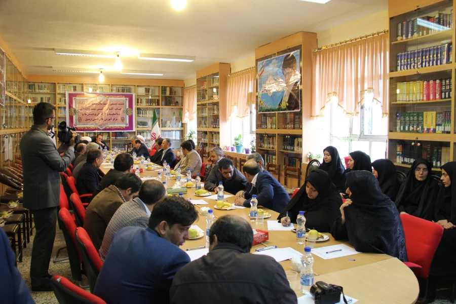 نشست صمیمی دکترمهرمحمدی ریاست دانشگاه فرهنگیان با اساتید و کارکنان دانشگاه فرهنگیان استان اردبیل