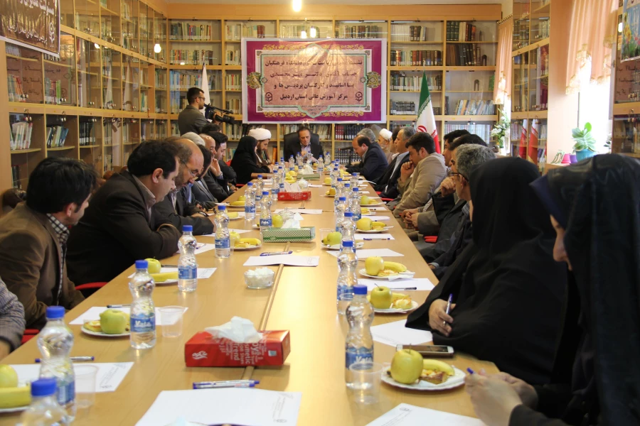 نشست صمیمی دکترمهرمحمدی ریاست دانشگاه فرهنگیان با اساتید و کارکنان دانشگاه فرهنگیان استان اردبیل