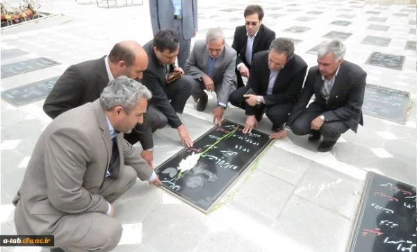 حضور دکتر مهر محمدی و هیات همراه در مزار شهدای گمنام شهرستان اردبیل