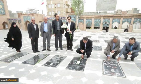 حضور دکتر مهر محمدی و هیات همراه در مزار شهدای گمنام شهرستان اردبیل