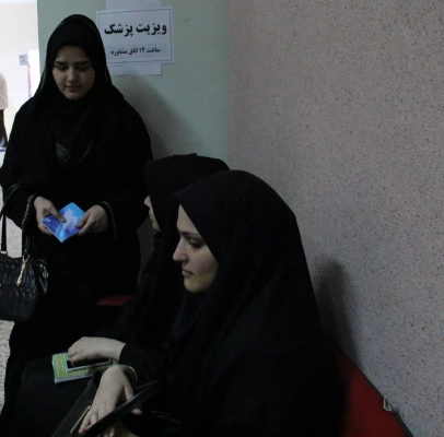 ویزیت رایگان دانشجومعلمان توسط پزشک در راستای عملیاتی نمودن شعار سلامت و بهداشت هفته خوابگاه ها