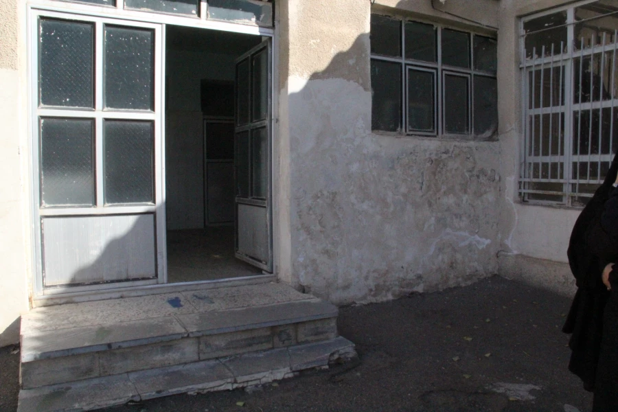 شاداب سازی محوطه پردیس توسط دانشجومعلمان