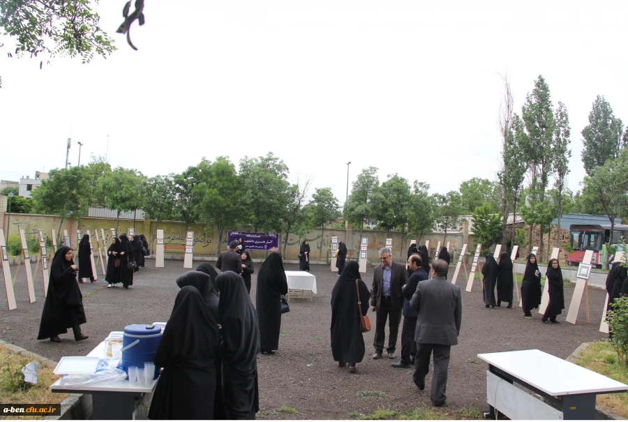 نمایشگاهی از آثار دستی و هنری دانشجو معلمان