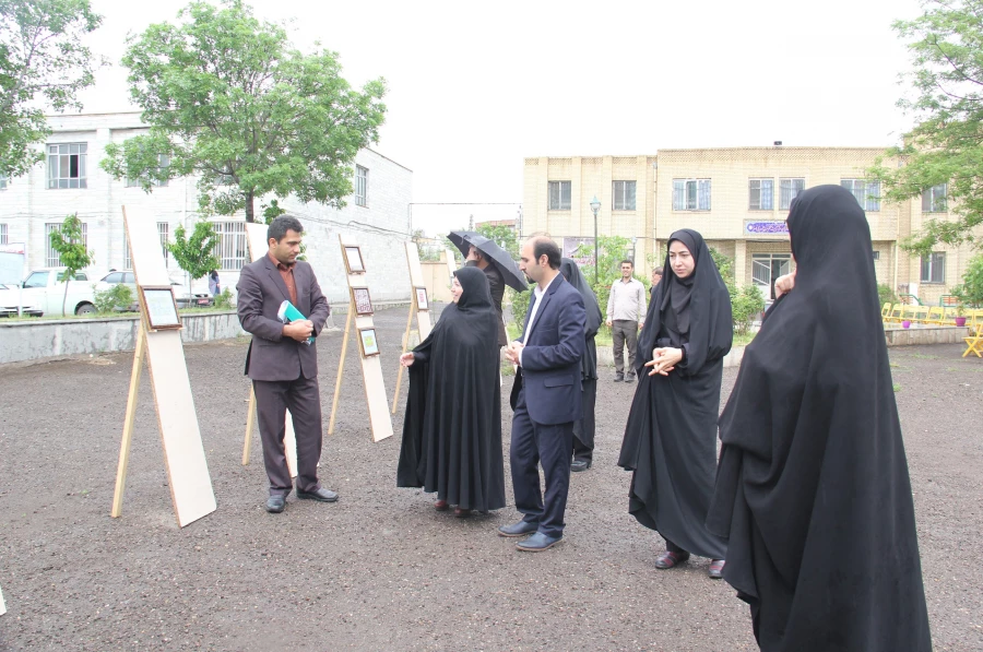نمایشگاهی از آثار دستی و هنری دانشجو معلمان
