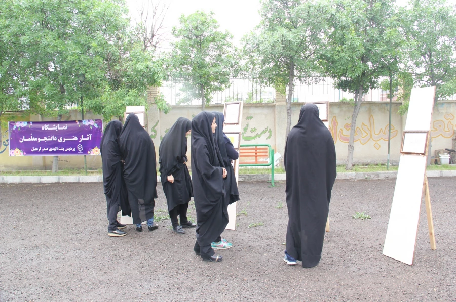 نمایشگاهی از آثار دستی و هنری دانشجو معلمان