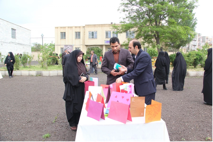 نمایشگاهی از آثار دستی و هنری دانشجو معلمان