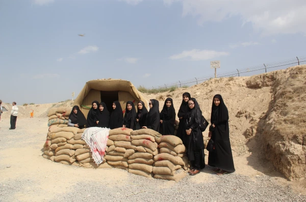 بازدید دانشجومعلّمان پردیس  از نمایشگاه رزمی، فرهنگی عملیات کربلای4 واقع در مجتمع شورابیل