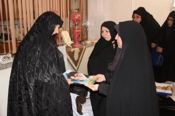 دیدار سرپرست پردیس بنت الهدی صدر با خانواده شهید زهرا اسدی