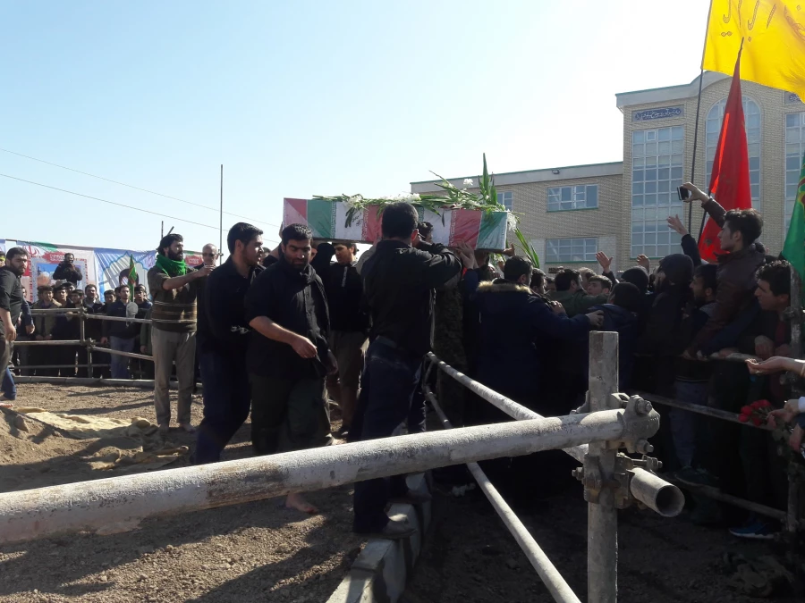 حضور پرشور دانشجو معلمان پردیس در مراسم  تشییع و تدفین  شهید گمنام