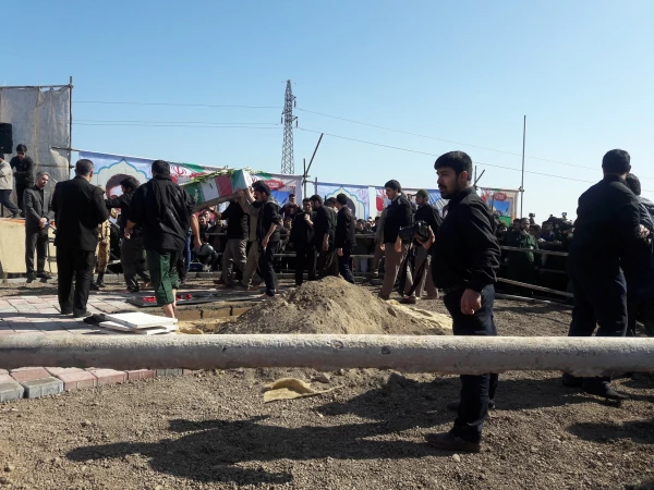 حضور پرشور دانشجو معلمان پردیس در مراسم  تشییع و تدفین  شهید گمنام