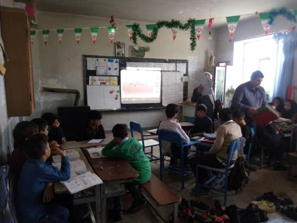 بازدید دانشجومعلّمان پردیس بنت الهدی صدر اردبیل از کلاس های چندپایه