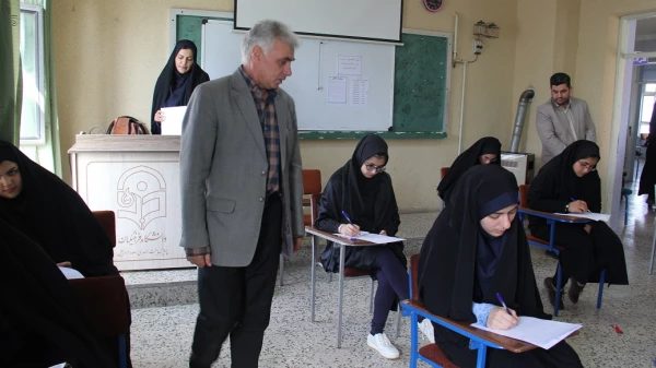 سرپرست مدیریّت پردیس های استانی اردبیل از نحوه ی برگزاری امتحانات پایان ترم پردیس بنت الهدی صدر بازدید نمود