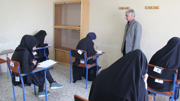 سرپرست مدیریّت پردیس های استانی اردبیل از نحوه ی برگزاری امتحانات پایان ترم پردیس بنت الهدی صدر بازدید نمود