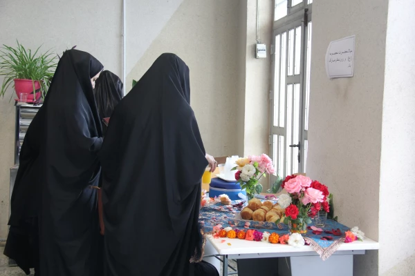 برپایی ایستگاه صلواتی در پردیس به مناسبت ولادت حضرت فاطمه معصومه (س) و روز دختر