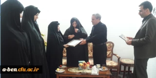 دیدار سرپرست پردیس بنت الهدی صدر با خانواده شهید احمد لطف حق