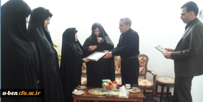 دیدار سرپرست پردیس بنت الهدی صدر با خانواده شهید احمد لطف حق