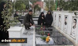 ادای احترام به مقام شهدا