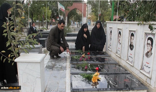 ادای احترام به مقام شهدا