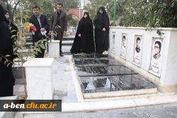 ادای احترام به مقام شهدا