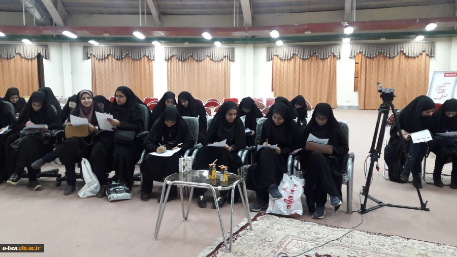 برگزاری کارگاه معلم پژوهنده در محل نمایشگاه کتاب اردبیل