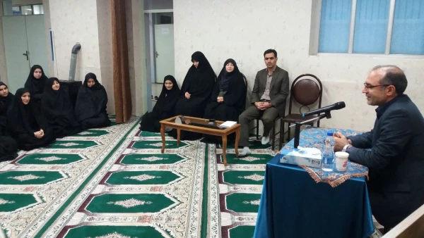 نشست صمیمی دکتر عبدی و دانشجومعلمان پردیس بنت الهدی صدر اردبیل