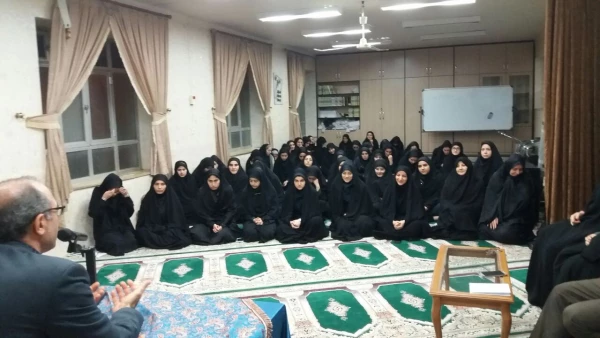 نشست صمیمی دکتر عبدی و دانشجومعلمان پردیس بنت الهدی صدر اردبیل