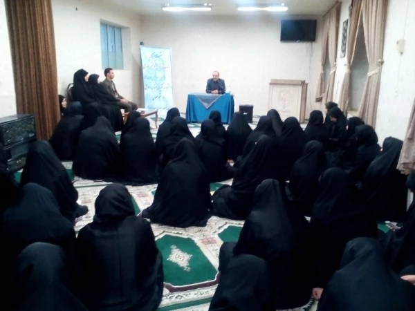 نشست صمیمی دکتر عبدی و دانشجومعلمان پردیس بنت الهدی صدر اردبیل