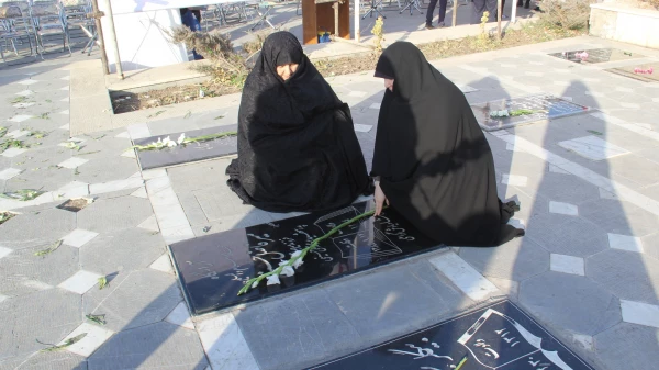 حضور کارکنان دانشگاه فرهنگیان اردبیل درمراسم غبار روبی و عطر افشانی مزار شهدا