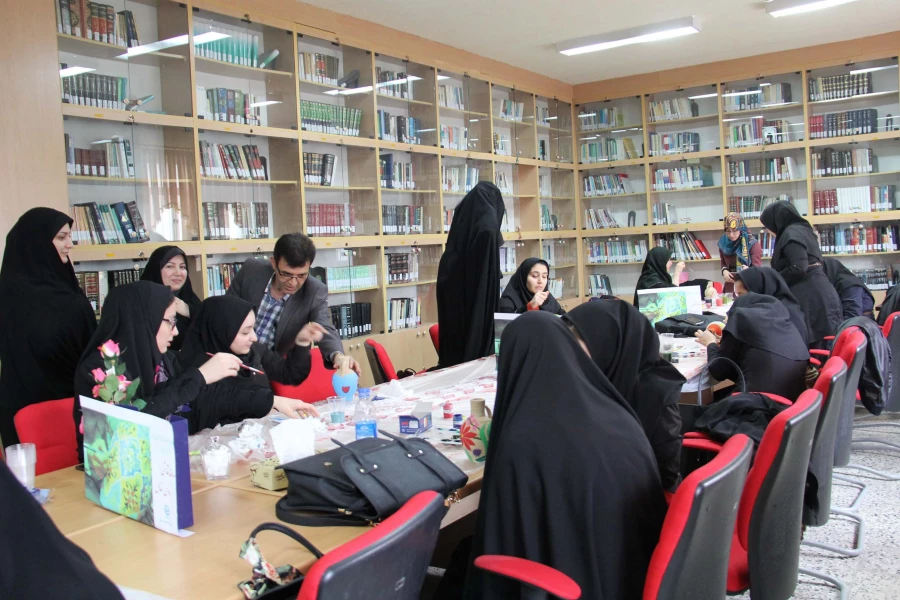 برگزاری ورکشاپ و مسابقه نوروزی نقاشی روی سفال