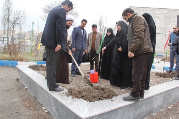 طرح کاشت نهال به یاد شهدای مدافع حرم استان اردبیل  به مناسبت روز درختکاری و روز بزرگداشت شهدا(22اسفند)  در محوطه پردیس