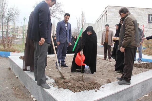 طرح کاشت نهال به یاد شهدای مدافع حرم استان اردبیل  به مناسبت روز درختکاری و روز بزرگداشت شهدا(22اسفند)  در محوطه پردیس