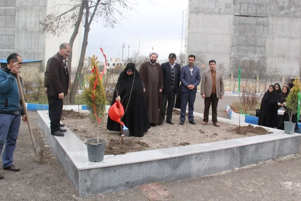 طرح کاشت نهال به یاد شهدای مدافع حرم استان اردبیل  به مناسبت روز درختکاری و روز بزرگداشت شهدا(22اسفند)  در محوطه پردیس