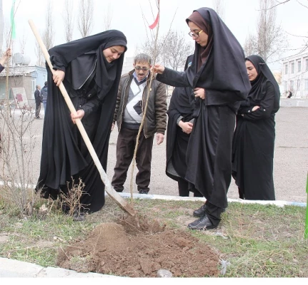 طرح کاشت نهال به یاد شهدای مدافع حرم استان اردبیل  به مناسبت روز درختکاری و روز بزرگداشت شهدا(22اسفند)  در محوطه پردیس