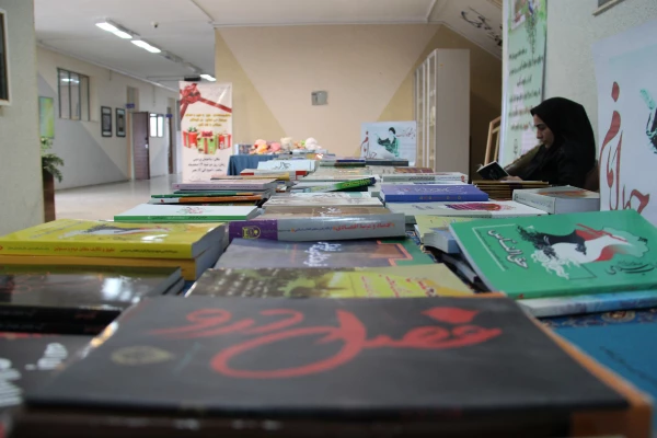 برگزاری نمایشگاه کتاب خط امام در پردیس