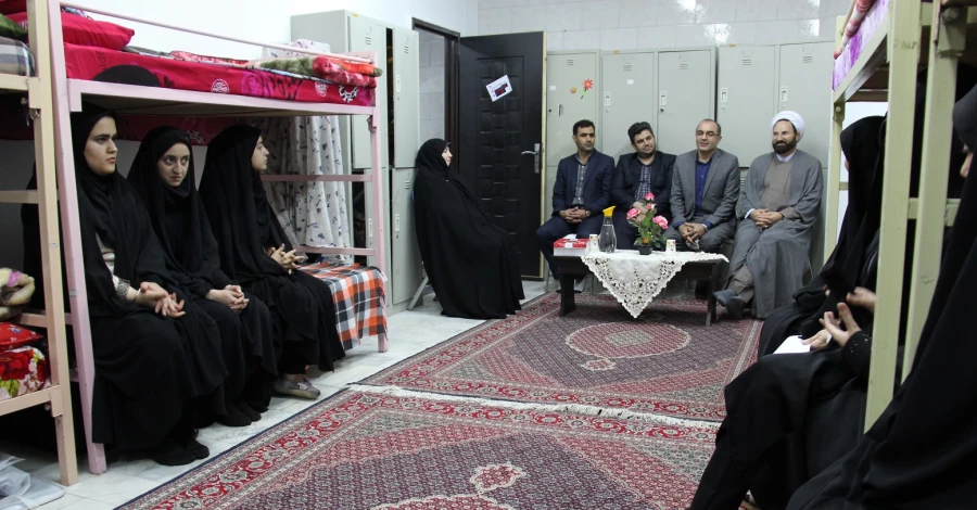 نشست مدیریت امور پردیس های استان اردبیل و نماینده نهاد رهبری  و سرپرست پردیس با دانشجومعلمان در سرای دانشجویی بنت الهدی صدر