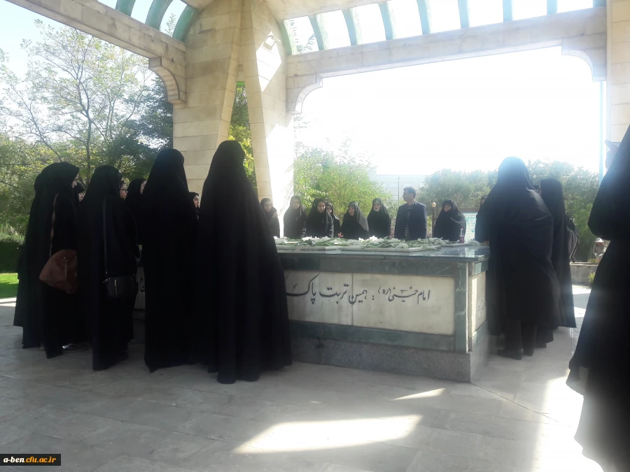 دانشجومعلمان پردیس سال تحصیلی را در جوار مزار شهدای گمنام آغاز کردند