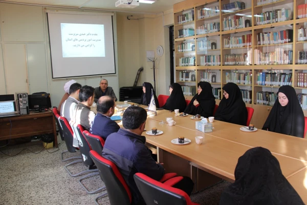 نشست صمیمی سرپرست مدیریت امور پردیس های استان و سرپرست دفتر نهاد مقام معظم رهبری دانشگاه فرهنگیان با مجموعه کارکنان بنت الهدی صدر