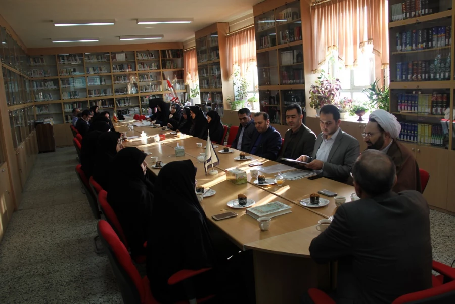 نشست صمیمی سرپرست مدیریت امور پردیس های استان و سرپرست دفتر نهاد مقام معظم رهبری دانشگاه فرهنگیان با مجموعه کارکنان بنت الهدی صدر