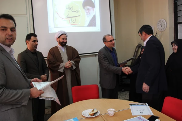 نشست صمیمی سرپرست مدیریت امور پردیس های استان و سرپرست دفتر نهاد مقام معظم رهبری دانشگاه فرهنگیان با مجموعه کارکنان بنت الهدی صدر