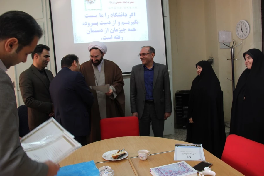 نشست صمیمی سرپرست مدیریت امور پردیس های استان و سرپرست دفتر نهاد مقام معظم رهبری دانشگاه فرهنگیان با مجموعه کارکنان بنت الهدی صدر