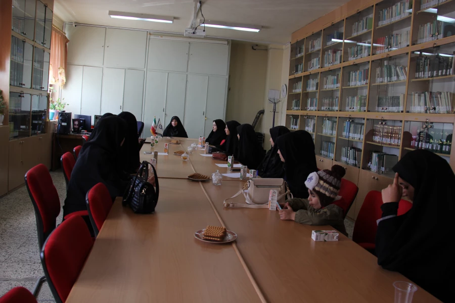 جلسه توجیهی دانشجومعلمان شرکت کننده در اردوی راهیان نور در پردیس