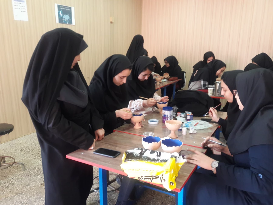 مسابقه نوروزی نقاشی روی سفال