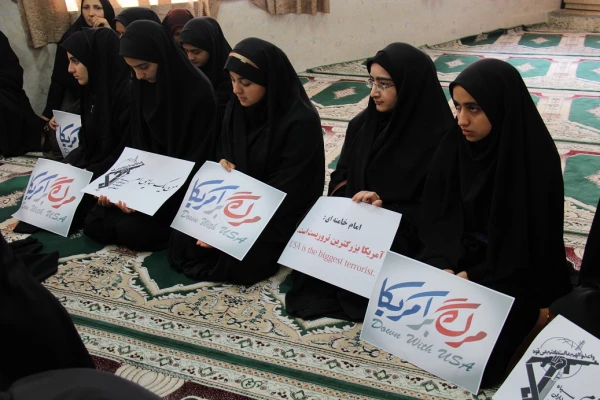 تجمع دانشجومعلمان پردیس بنت الهدی صدر دراعتراض به اقدام نابخردانه ی آمریکا علیه سپاه پاسداران انقلاب اسلامی